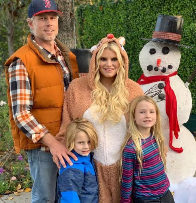 Jessica Simpson (Mitte) mit Ehemann Eric, Söhnen Ace (links) und Tochter Max. Jessica Simpson