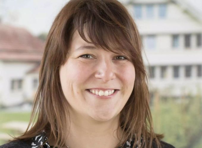 Simone Hilber ist Soziologin und arbeitet bei der Stiftung Kinderdorf Pestalozzi als Fachperson zu Bildungs- und Evaluationsfragen. hilber