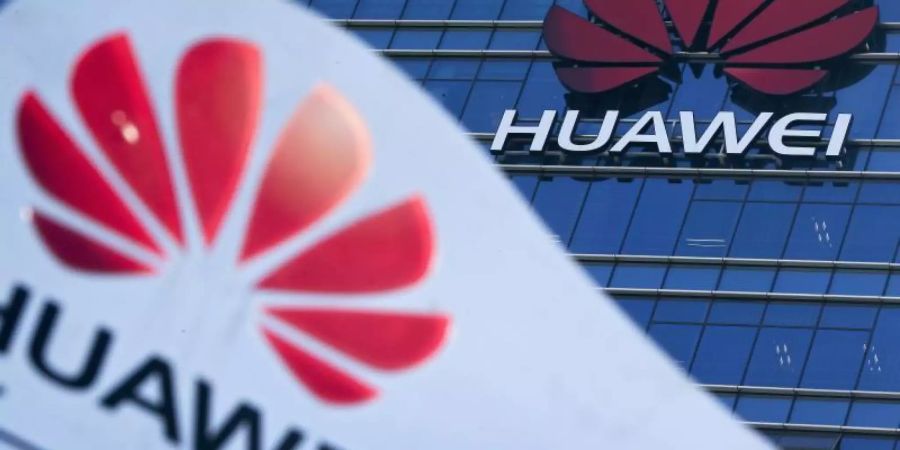 Bei seiner Netzwerktechnik ist Huawei sehr stark auf Chips aus den USA angewiesen. Foto: Andy Wong/AP