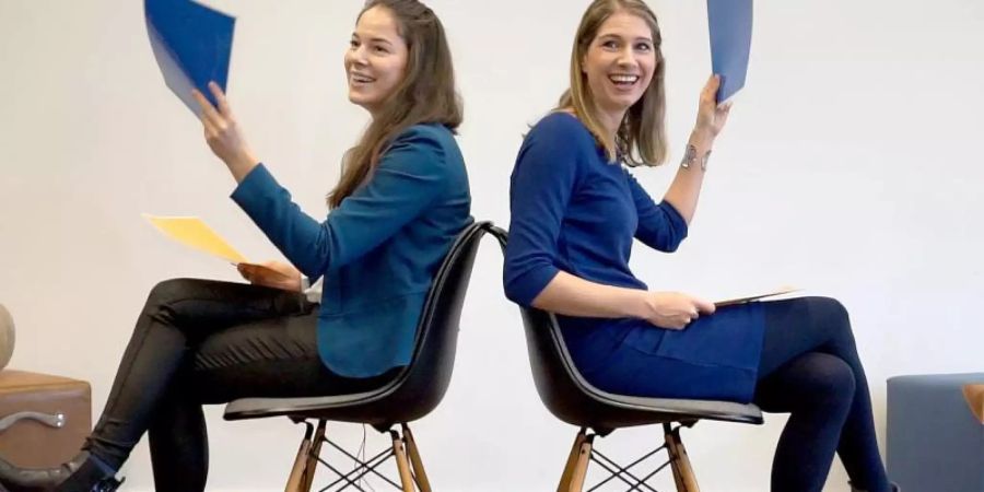 Die beiden Angestellten im Vertrieb es Softwareherstellers SAP Svenja Müller und Britta Freudenstein teilen sich eine Stelle. Foto: SAP