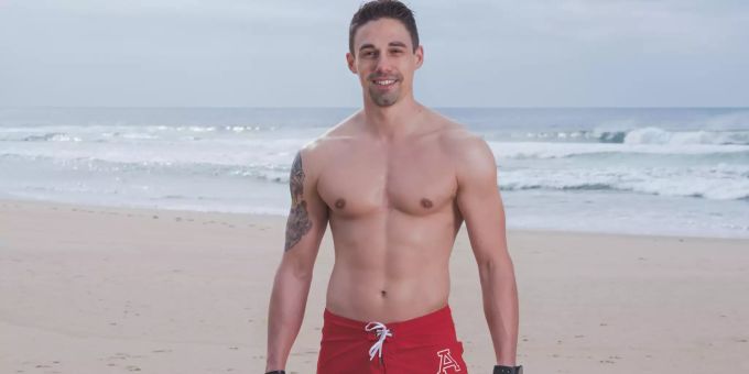 Alex G. (28) verlor bei einem Fallschirmsprung beinahe sein Leben. Er bezeichnet sich als Adrenalinjunkie. bachelorette 2019