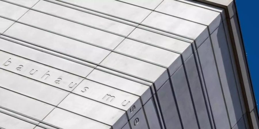 Im Zentrum des Weimarer Bauhaus-Museums steht eine Sammlung von Werkstattarbeiten des Bauhauses, die Gropius in den 1920er Jahren anlegte. Foto: Michael Reichel