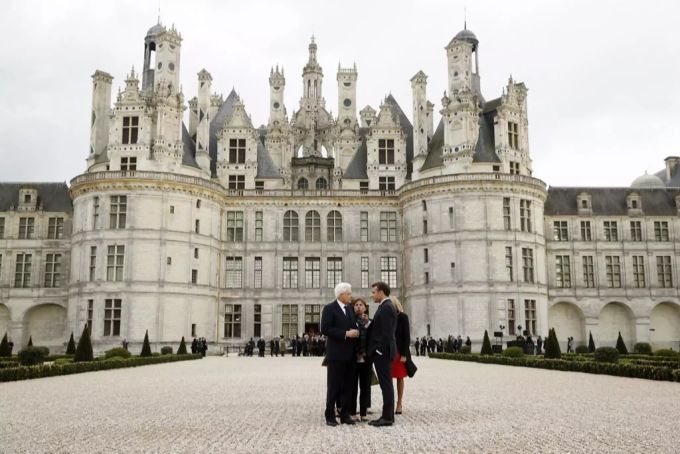 Zum 500. Todestag von Leonardo Da Vinci haben sich Macron und Mattarella vor Schloss Chambord getroffen. Da Vinci