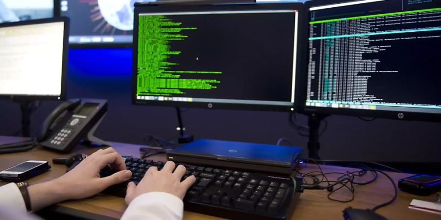 Bei den Ermittlungen zu einem Online-Betrugsversuch an Vereinen stiess die Zuger Polizei auf einen temporären Mailserver. (Symbolbild)
