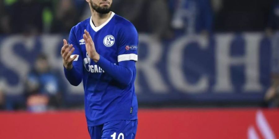 Darf wieder mit den Profis von Schalke spielen: Nabil Bentaleb. Foto: Ina Fassbender/dpa