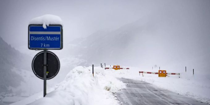 Ein Verkehrsschild am Dorfeingang zu Disentis/Mustér GR. Disentis/Mustér