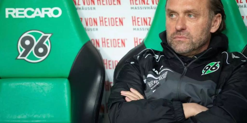 *   Endlich Enthüllt! Vor Bundesliga Abschied: Stürmer Star Und Sein Skandalöses Horror Tattoo! - 7wgxdb1