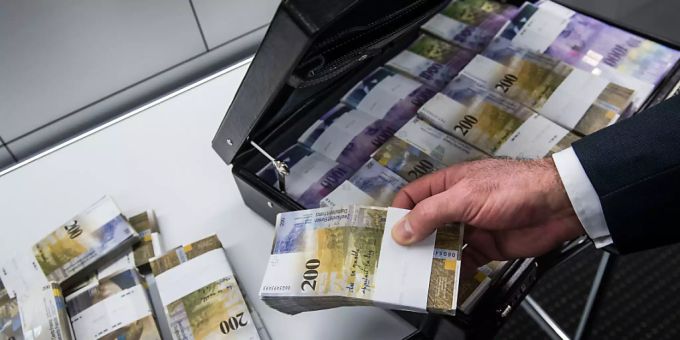 Mexiko hat seinen Uni-Fonds eingefroren wegen verdächtigen Zahlungen aus der Schweiz. Geld im Koffer