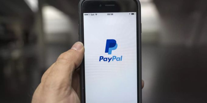 Die App von Paypal auf einem Smartphone. Paypal