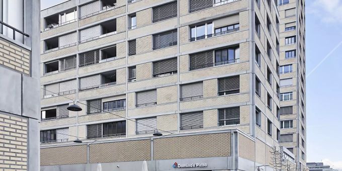 Der Zürcher Regierungsrat lehnt die kantonale Wohnbau-Initiative ab. (Archivbild). Der Referenzzinssatz für Wohnungsmieten bleibt bei 1,5 Prozent: Wohnungen in Zürich (Archivbild).