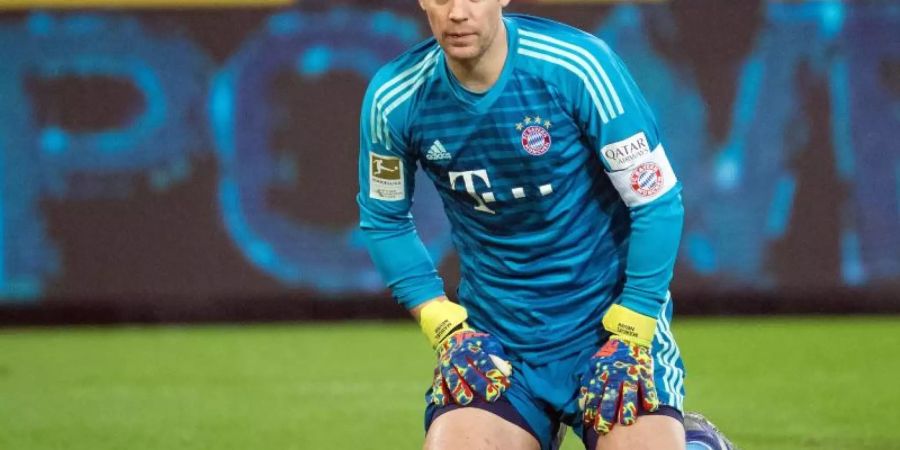 Torhüter Manuel Neuer hat die Partie beim FC Freiburg wegen muskulärer Probleme in der linken Wade verpasst. Foto: F. Gambarini/dpa