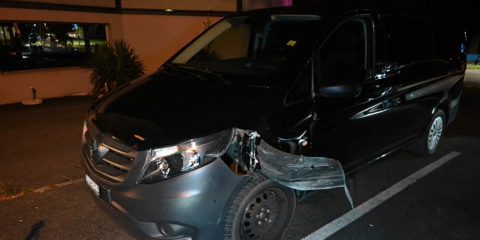 Fahrunfähig in Parkuhr geprallt und weitergefahren. Unfall Walenstadt SG