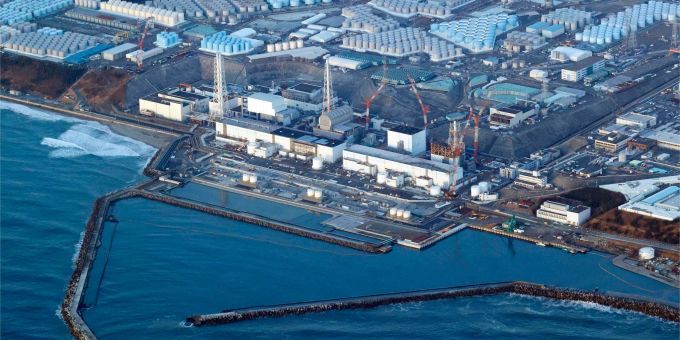 Das verdünnte Kühlwasser wird zurzeit in riesigen Tanks auf dem Gelände der Atomruine Fukushima gelagert. fukushima