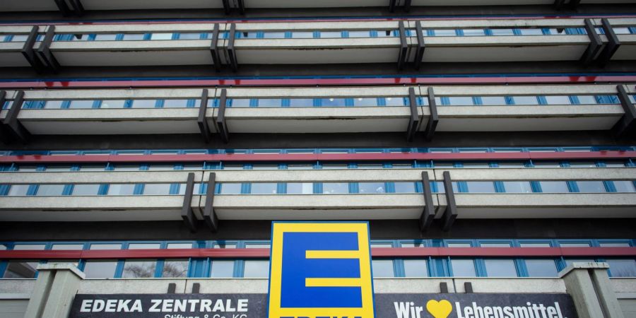 Deutsche Detailhändler wie Edeka verlieren ungern Kunden aus der Schweiz – und weisen diese daher darauf hin, wie die neue Zollfreigrenze ausgereizt werden kann.
