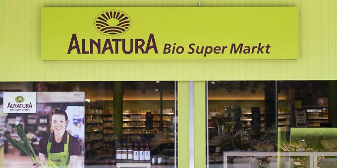 Alnatura-Schweiz-Chef Boris Pesek sieht Potential für 30 Filialen in der Schweiz. Bisher gibt es 22 der von der Migros betriebenen Bio-Supermärkte - im Kanton Zürich stehen zwei weitere vor der Eröffnung. (Archivbild) Alnatura-Schweiz-Chef Boris Pesek sieht Potential für 30 Filialen in der Schweiz. Bisher gibt es 22 der von der Migros betriebenen Bio-Supermärkte - im Kanton Zürich stehen zwei weitere vor der Eröffnung. (Archivbild)