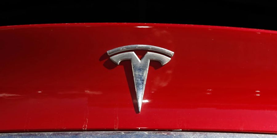 Tesla könnte nach Angaben von Konzernchef Elon Musk die fortgeschrittene Version seines Assistenzsystems Autopilot einem anderem grossen Hersteller zur Verfügung stellen. (Archivbild)