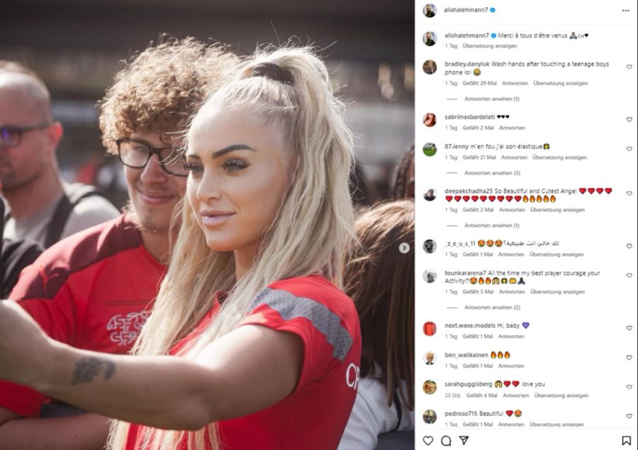 Diese Selfies sind besonders begehrt: Alisha Lehmann bei einem Treffen mit den Nati-Fans.