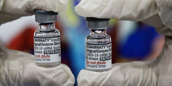 Vor einem Jahr hatte das Geschäft mit dem Corona-Impfstoff Comirnaty dem US-Pharmabetrieb Pfizer viel Rückenwind beschwert. (Archivbild) Vor einem Jahr hatte das Geschäft mit dem Corona-Impfstoff Comirnaty dem US-Pharmabetrieb Pfizer viel Rückenwind beschwert. (Archivbild)