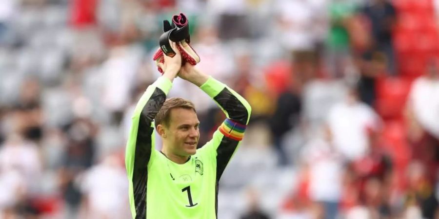 Manuel Neuer wird auch gegen Ungarn die Regenbogen-Binde am Arm tragen. Foto: Christian Charisius/dpa