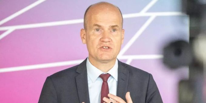 «Wir arbeiten da dran, dass das nicht passiert», verspricht Unionsfraktionschef Ralph Brinkhaus in Bezug auf mögliche neue Schulschliessungen in der Pandemie. Foto: Michael Kappeler/dpa «Wir arbeiten da dran, dass das nicht passiert», verspricht Unionsfraktionschef Ralph Brinkhaus in Bezug auf mögliche neue Schulschliessungen in der Pandemie. Foto: Michael Kappeler/dpa