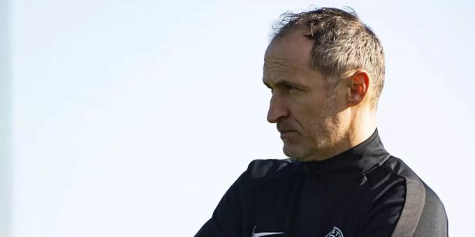 Das Duell gegen Estland wäre bei weitem nicht so emotional – aber mit Thomas Häberli würde immerhin ein Schweizer Coach an der Linie stehen. Thomas Häberli Estland