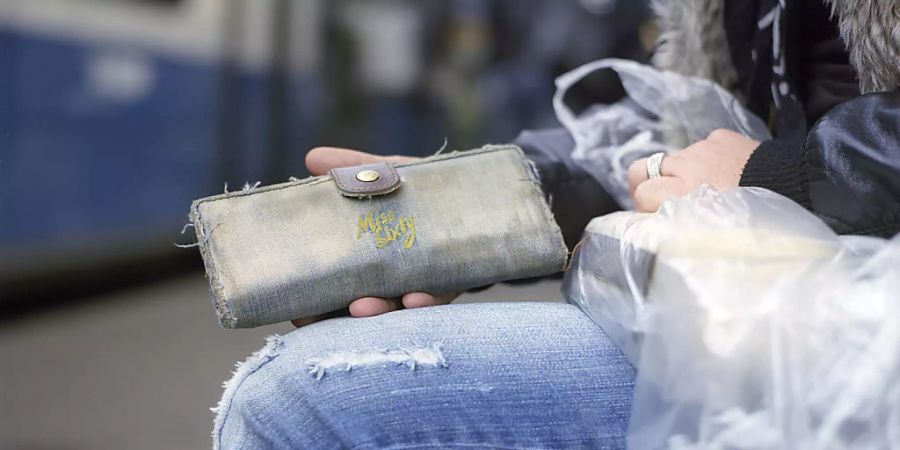 Geringverdienende bekamen die Folgen der ersten Corona-Welle deutlicher zu spüren als andere. Zu diesem Schluss kommt eine neue Studie. (Symbolbild)