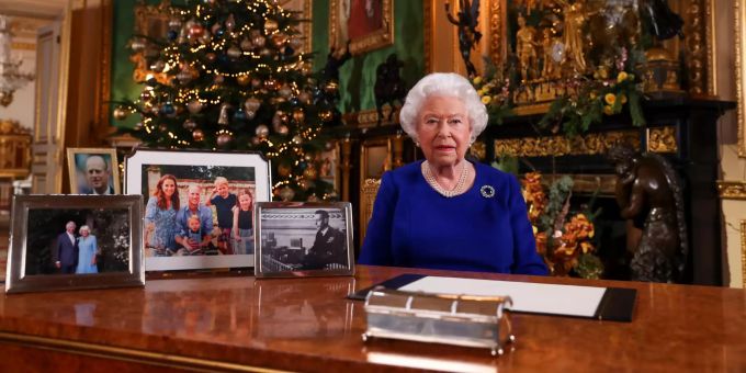 Die Queen hält im Palast ihre Weihnachtsansprache. Weihnachtsansprache der Queen