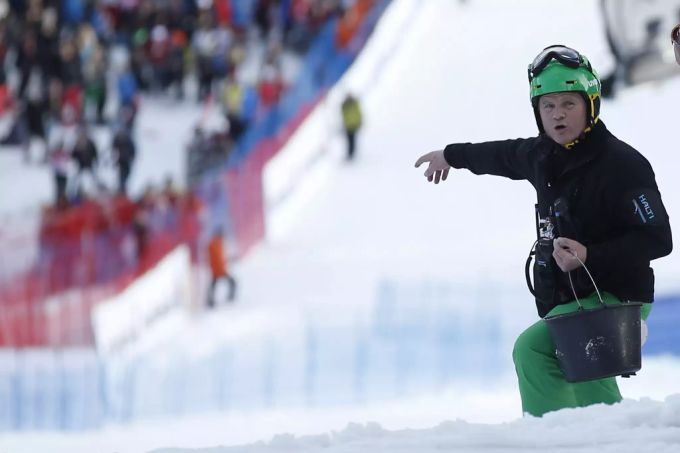 Im Vergleich zu 2014 (hier im Bild) ist Hans Pierens Helm heute glänziger und dunkler, jedoch immer noch grün. Hans Pieren helm