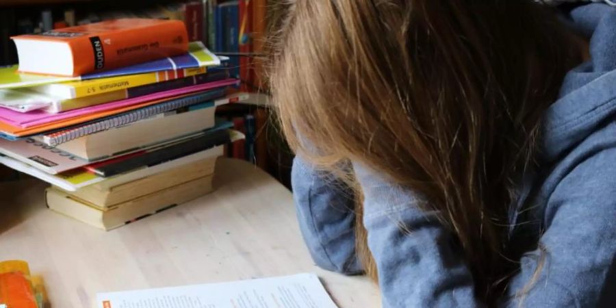 Viele Schüler leiden unter Leistungsüberforderung, Prüfungsangst oder Mobbing. Das kann Folgen für die Gesundheit haben. Foto: Helen Ahmad/dpa