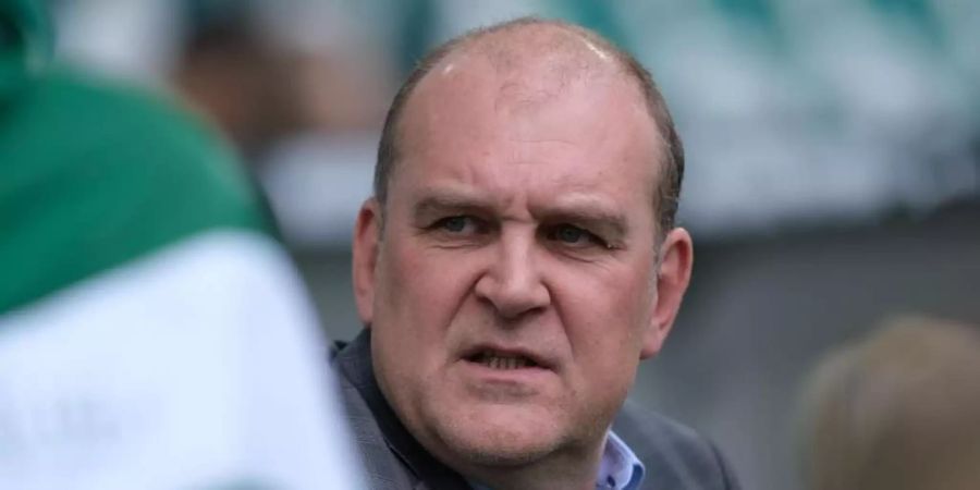 Wünscht sich selbstbewusstere Wolfsburg-Profis: VfL-Geschäftsführer Jörg Schmadtke. Foto: Peter Steffen/dpa