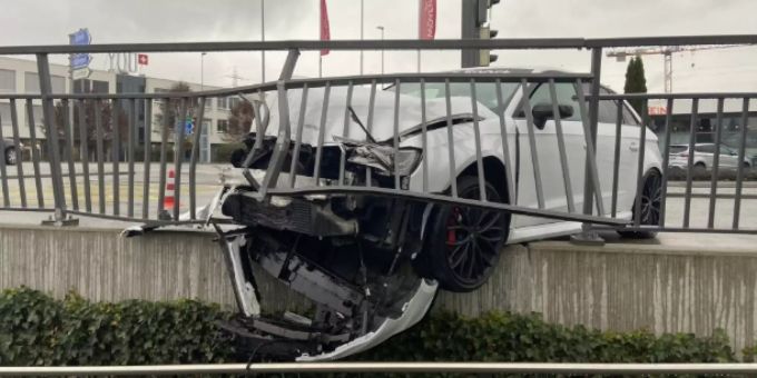 Oftringen AG - Neulenker drückt zu kräftig aufs Gaspedal