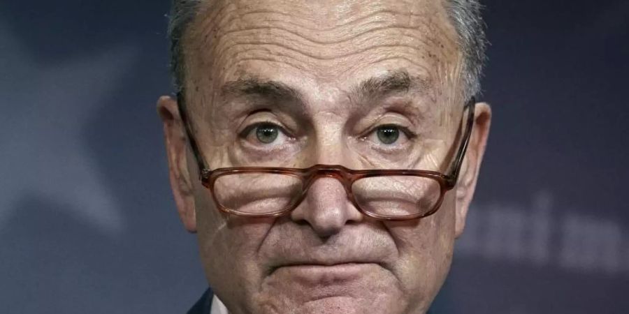 Chuck Schumer, demokratischer Minderheitsführer, im Gespräch mit Journalisten. Foto: J. Scott Applewhite/AP/dpa