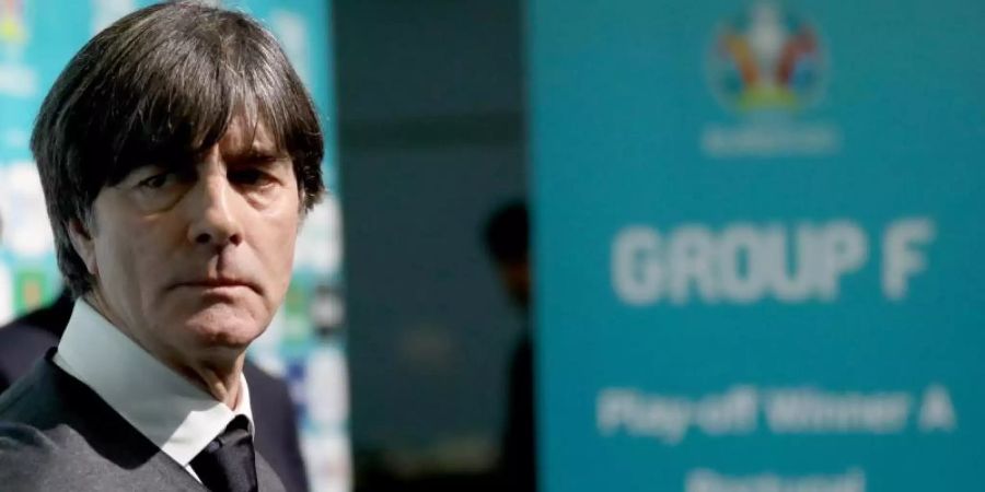 Hat bei der EM mit dem DFB-Team dicke Brocken vor der Brust: Bundestrainer Joachim Löw. Foto: Christian Charisius/dpa