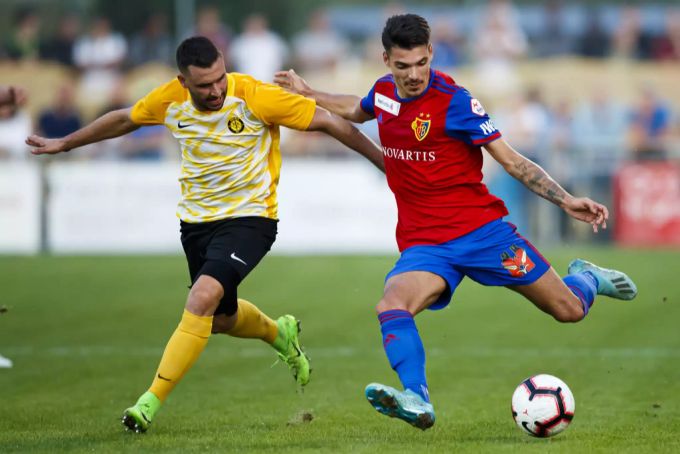 Auch Raoul Petretta (r.) ist nicht nach Krasnodar für das fünfte Gruppenspiel der UEFA Europa League 2019/20 gereist. raoul petretta fcb