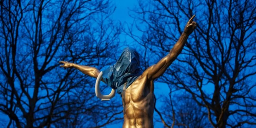 Ibrahimovics Statue