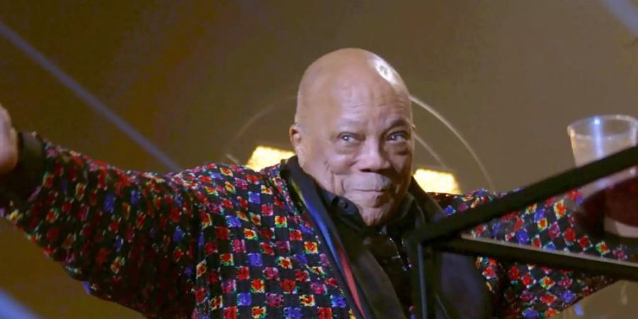 Quincy Jones in einer Szene des Konzert-Mitschnitts, der bei einem Symphoniekonzert im Juni 2019 in Paris aufgenommen wurde. Foto: Arte/dpa