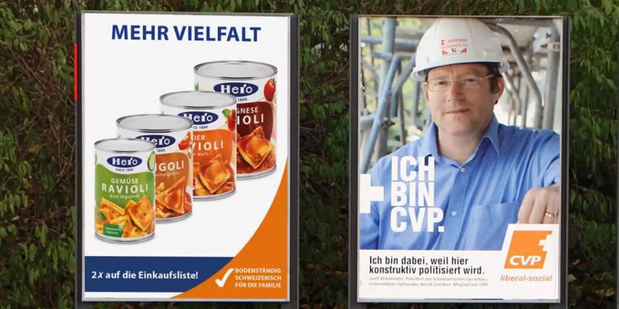 Ein Ravioli-Plakat neben einem Kandidaten der CVP.