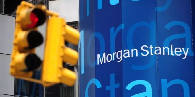 Devant le siège de Morgan Stanley à New York, le 1er juin 2012 Devant le siège de Morgan Stanley à New York, le 1er juin 2012