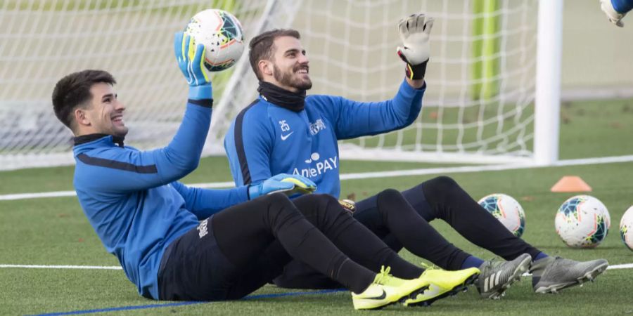 Osman Hadzikic (l.) und Yanick Brecher beim gemeinsamen Torhüter-Training.