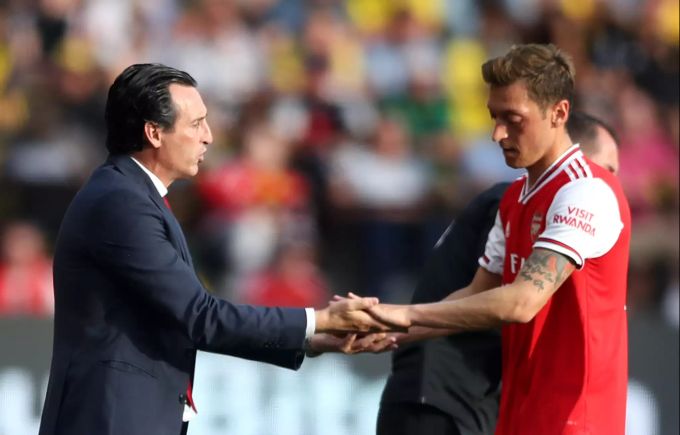 Unter Unai Emery spielt Mesut Özil keine Rolle mehr. Mesut Özil Arsenal