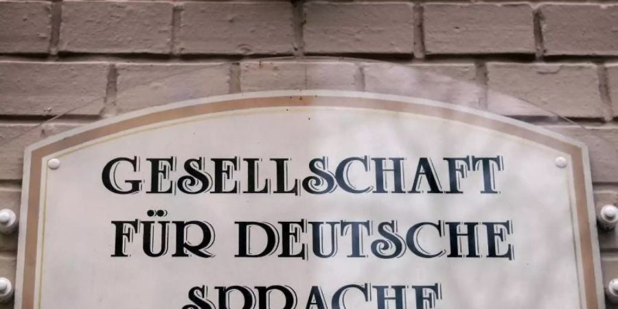 Die Gesellschaft für deutsche Sprache hat das Wort «Respektrente» ausgewählt. Foto: Susann Prautsch/dpa