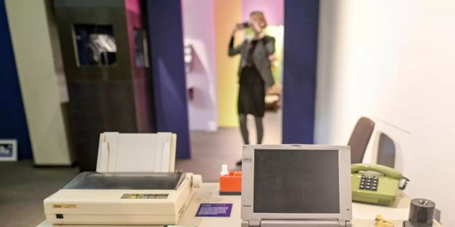 Wer kennt heute noch Walkman, Disketten oder Telefonzellen?. Foto: Axel Heimken/dpa