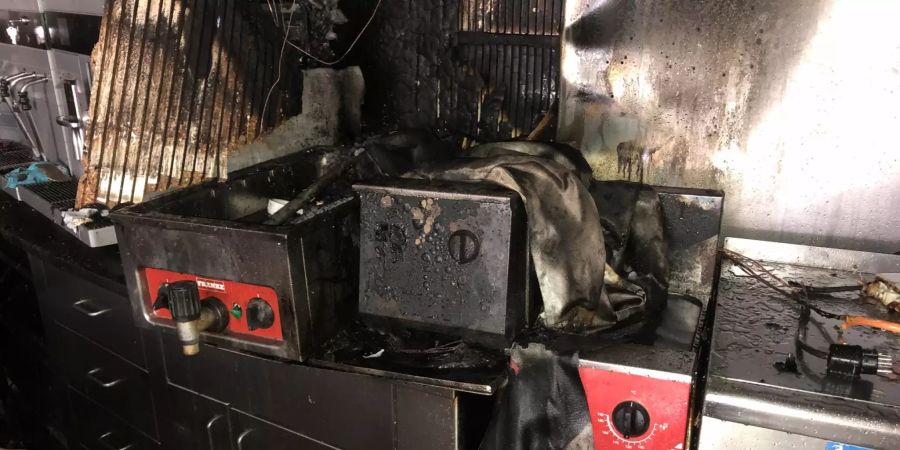 Durch den Brand entstand erheblicher Sachschaden.