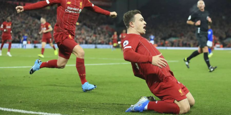 Xherdan Shaqiri jubelt nach seinem Tor zum 2:0 im Merseyside-Derby gegen Everton.