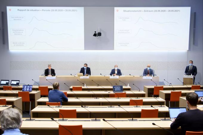 Der Point de Presse mit Fachpersonen des BAG und der Kantone am 28. Mai 2021. Auf den Folien ersichtlich sind die Resultate der Abwasser-Analysen auf das Coronavirus. Medienkonferenz Coronavirus