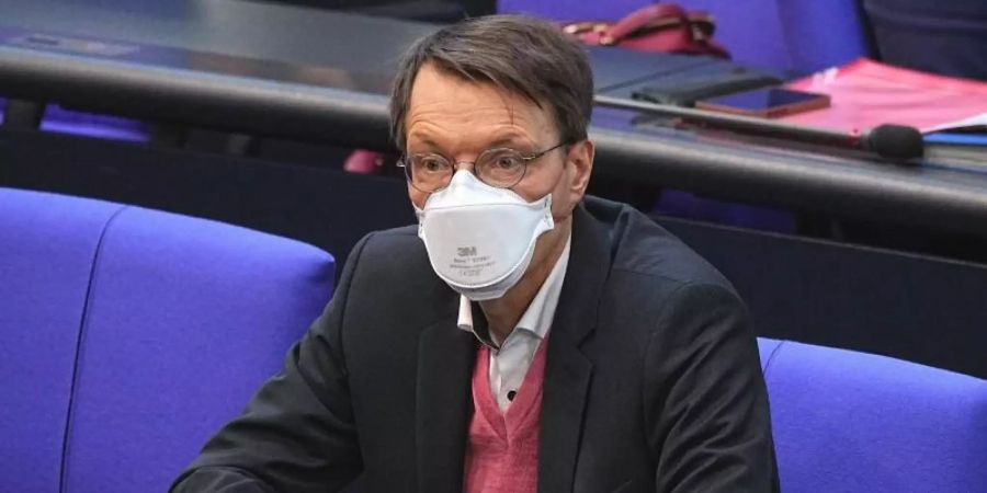 Karl Lauterbach während einer Sitzung des Bundestags. Foto: Michael Kappeler/dpa