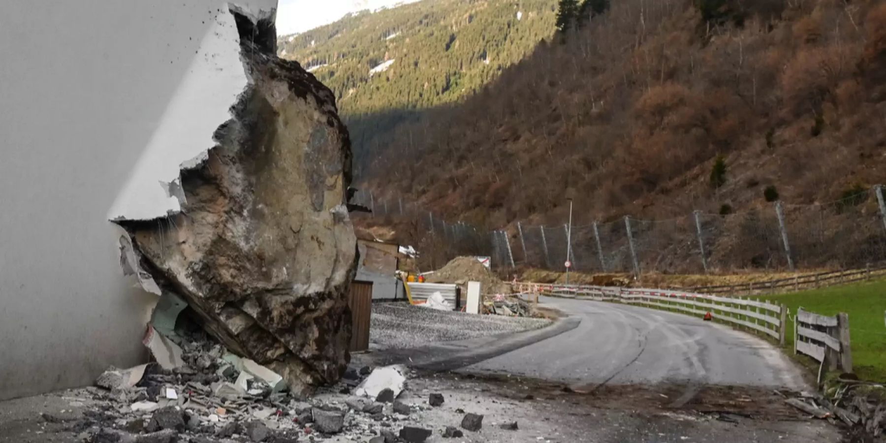 Neustifft Neustift im Stubaital (Ö): Riesiger Felsblock stürzt in Wohnhaus | Nau.ch