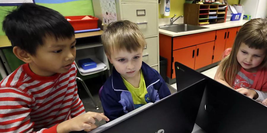 Organisationen, die sich für den Schutz von Kindern einsetzen, rufen Instagram dazu auf, auf die Schaffung eines Portals für Kinder zu verzichten. (Archivbild)