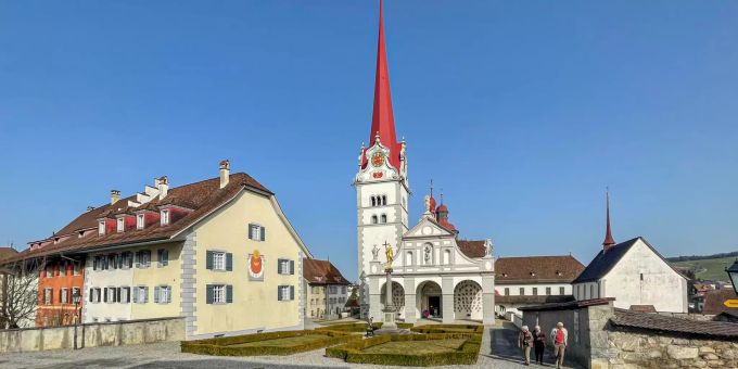 Stiftsbezirk - Chorherrenstift St. Michael Beromünster Stiftsbezirk - Chorherrenstift St. Michael Beromünster
