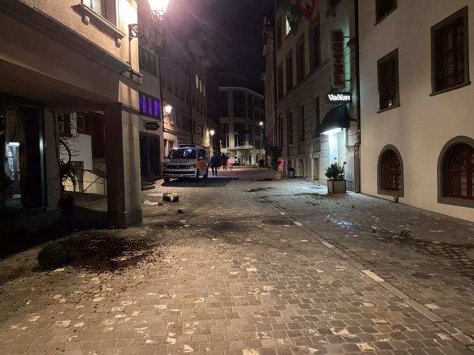 Diverse Fensterscheiben in der St. Galler Gallusstrasse wurden in der Nacht von Freitag auf Samstag eingeschlagen. Innenstadt St. Gallen Krawalle